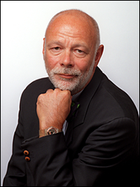 Dr. Manfred Jochum Dr. Manfred Jochum