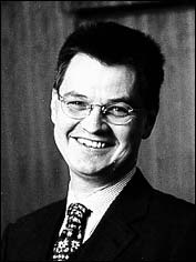 Dr. Thomas Uher Dr. Thomas Uher