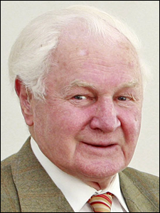 KommR.  Walter Dermuth