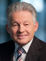 Dr. Josef Pühringer | Landeshauptmann a. D. & Staatsmann